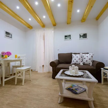 Leona Apartamento